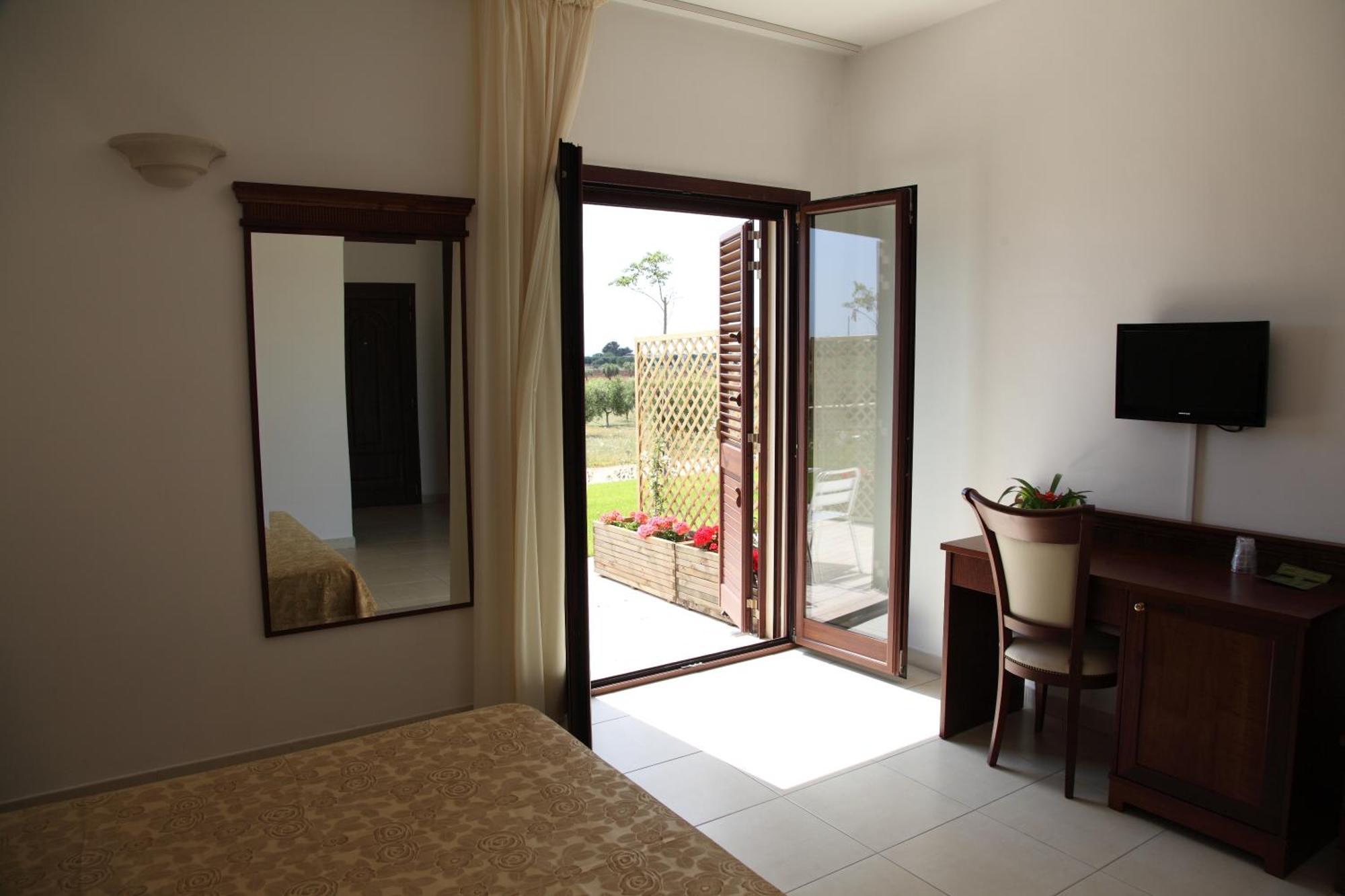 Agri Hotel Conte Salentino Сант-Исидоро Экстерьер фото